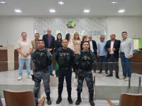 Homenagem à bravura: PMs são reconhecidos por resgate em inundação